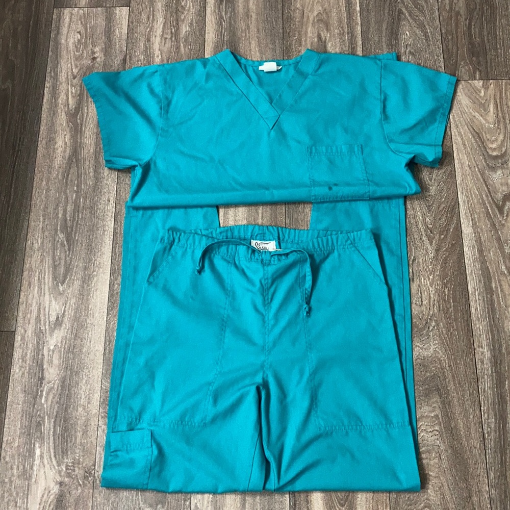 Scrub set in teal green